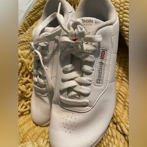 All white, leather reeboks. Women’s size 8 US. EUC. Some wrinkling. No stains.